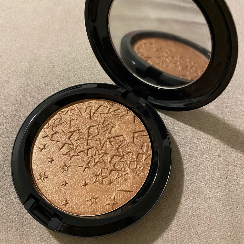 MAC highlighter glitter packaging
